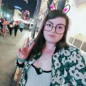 Meet your Posher, Lauren